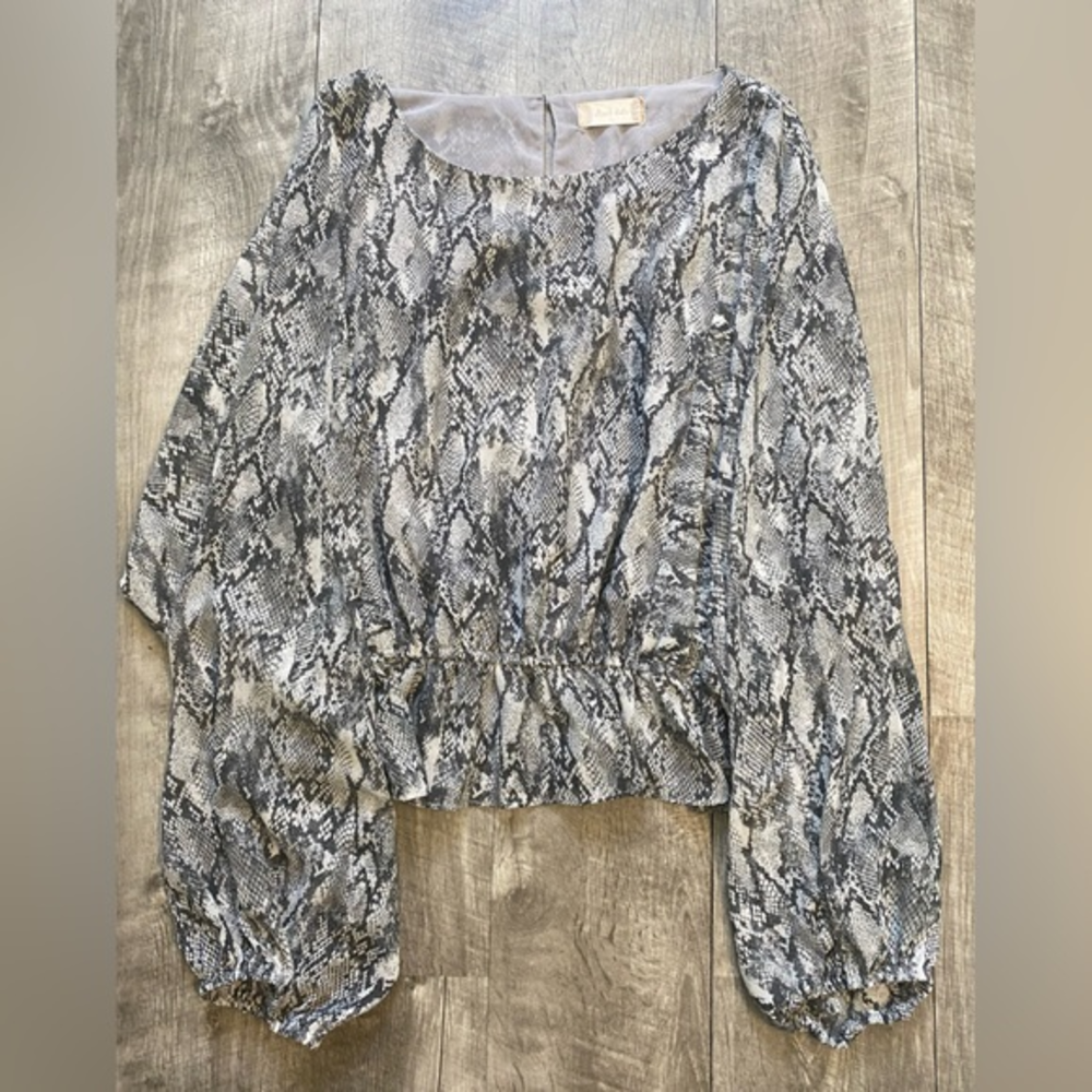 EUC Altar'd State Women's Large Top Snake Skin Print Sheer‎ Lined Elastic Waist